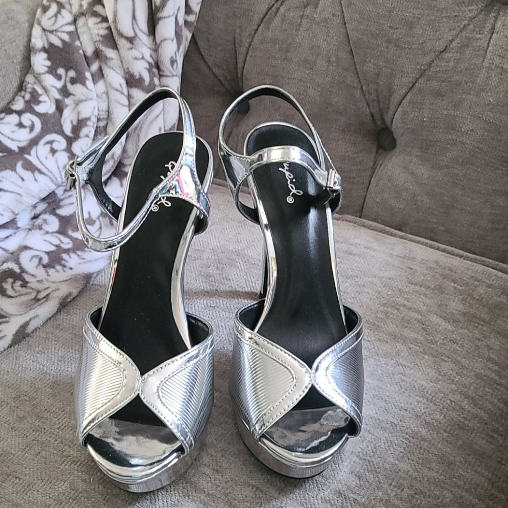 Qupid Sandals